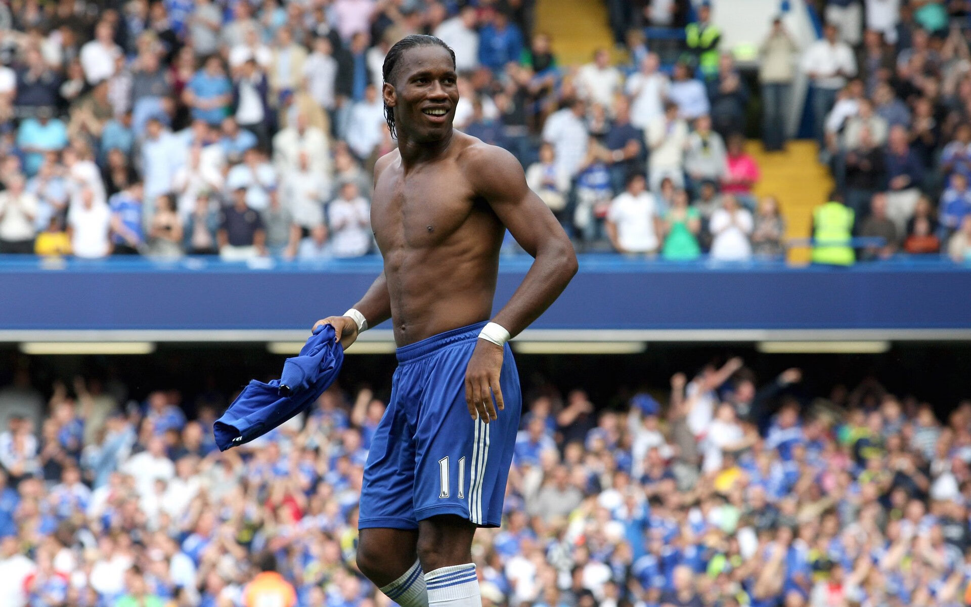 开云体育ios-英超比赛高潮迭起，精彩进球和关键扑救成为焦点，英超经典比赛